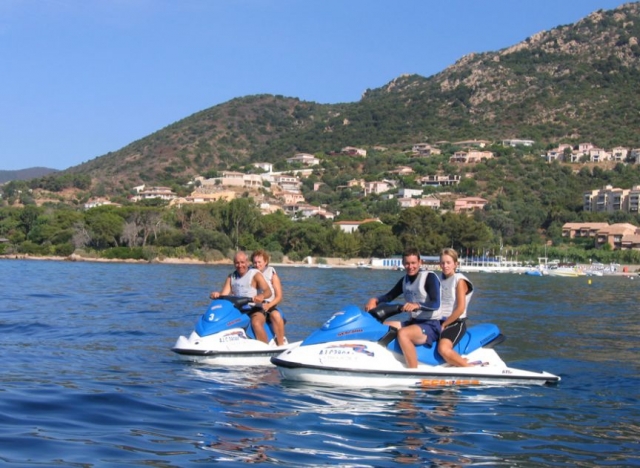  Noleggio moto d'acqua in Corsica 